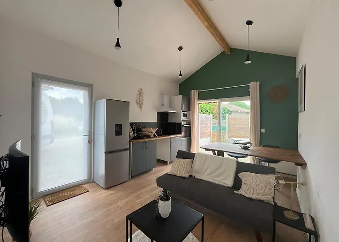 Maison Independante Avec Cour Privative *